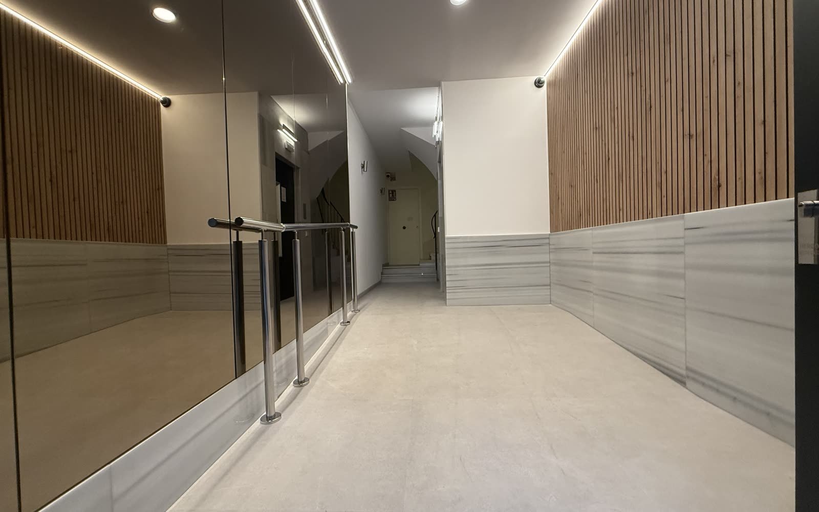 Reforma de porteria i zona comuna a Barcelona