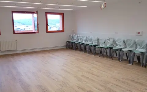 Reforma de aulas y aseos en la escuela Mirades